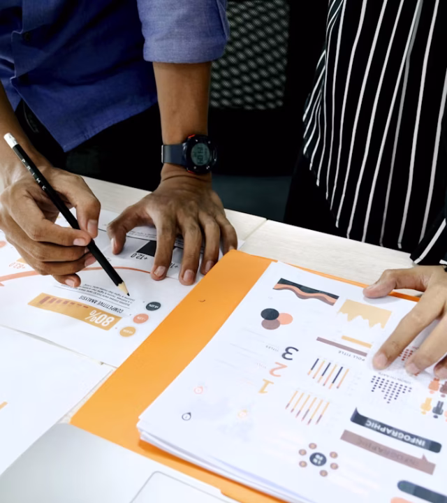 photo-1588600878108-578307a3cc9d