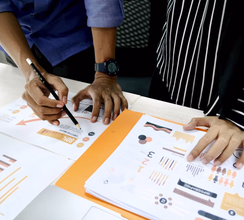 photo-1588600878108-578307a3cc9d